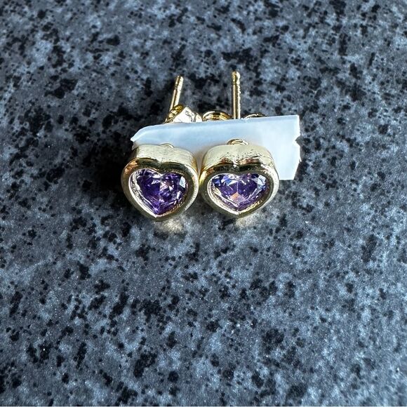 NEW 18K Yellow Gold Light Purple / Lavender Crystal CZ Heart Stud Earrings - Picture 3 of 8